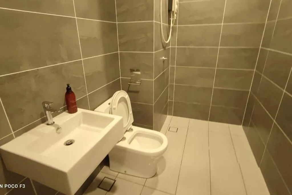 Bs228-Klia -Self Check-In-Wifi-Netflix-Parking-Pool, 5092 Apartment Sepang